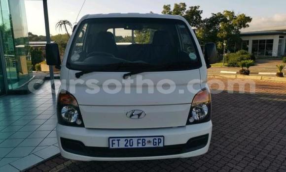Acheter Occasion Voiture Hyundai H1 Blanc à Maputsoe, Leribe Acheter Occasion Voiture Hyundai H1 Blanc à Maputsoe, Leribe