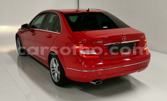 Acheter Occasion Voiture Mercedes-Benz C–Class Rouge à Maseru, Maseru Acheter Occasion Voiture Mercedes-Benz C–Class Rouge à Maseru, Maseru