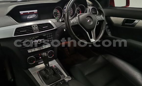 Acheter Occasion Voiture Mercedes-Benz C–Class Rouge à Maseru, Maseru Acheter Occasion Voiture Mercedes-Benz C–Class Rouge à Maseru, Maseru