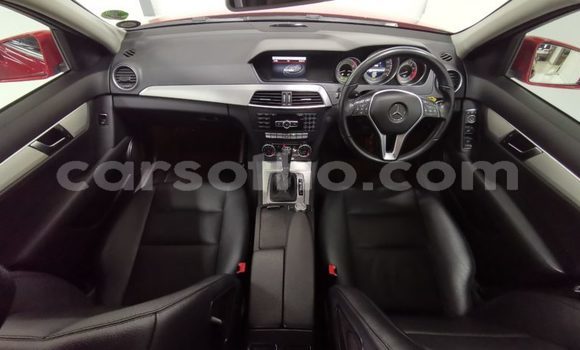 Acheter Occasion Voiture Mercedes-Benz C–Class Rouge à Maseru, Maseru Acheter Occasion Voiture Mercedes-Benz C–Class Rouge à Maseru, Maseru