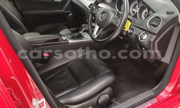 Acheter Occasion Voiture Mercedes-Benz C–Class Rouge à Maseru, Maseru Acheter Occasion Voiture Mercedes-Benz C–Class Rouge à Maseru, Maseru