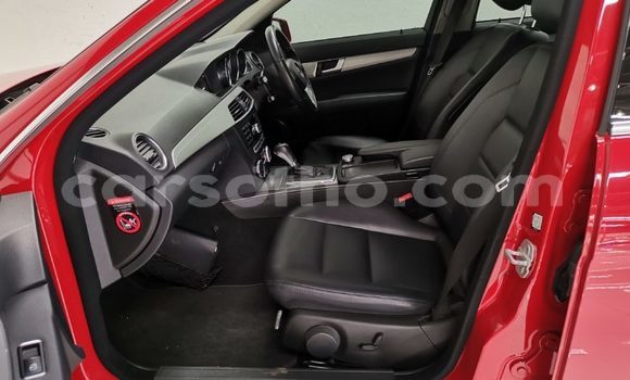 Acheter Occasion Voiture Mercedes-Benz C–Class Rouge à Maseru, Maseru Acheter Occasion Voiture Mercedes-Benz C–Class Rouge à Maseru, Maseru