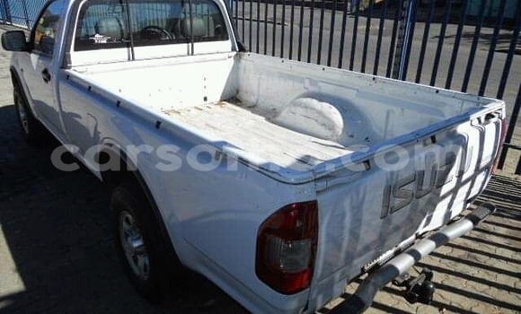 Acheter Occasion Voiture Isuzu KB Blanc à Hlotse, Leribe Acheter Occasion Voiture Isuzu KB Blanc à Hlotse, Leribe