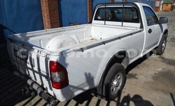 Acheter Occasion Voiture Isuzu KB Blanc à Hlotse, Leribe Acheter Occasion Voiture Isuzu KB Blanc à Hlotse, Leribe