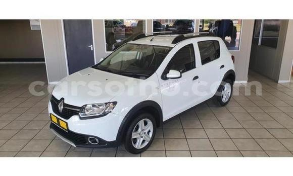 Sayi Na hannu Renault Sandero White Mota in Maseru a Maseru Sayi Na hannu Renault Sandero White Mota in Maseru a Maseru