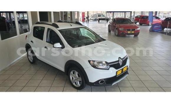 Sayi Na hannu Renault Sandero White Mota in Maseru a Maseru Sayi Na hannu Renault Sandero White Mota in Maseru a Maseru