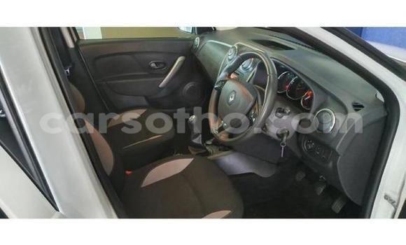 Sayi Na hannu Renault Sandero White Mota in Maseru a Maseru Sayi Na hannu Renault Sandero White Mota in Maseru a Maseru