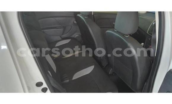 Sayi Na hannu Renault Sandero White Mota in Maseru a Maseru Sayi Na hannu Renault Sandero White Mota in Maseru a Maseru