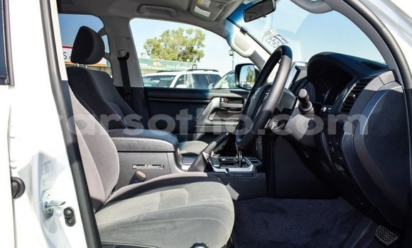 Acheter Neuf Voiture Toyota Land Cruiser Blanc à Butha Buthe, Butha-Buthe Acheter Neuf Voiture Toyota Land Cruiser Blanc à Butha Buthe, Butha-Buthe