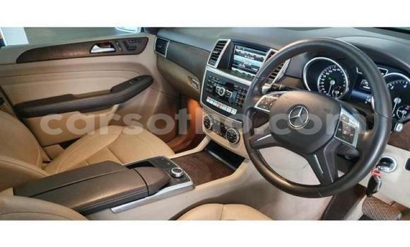 Sayi Na hannu Mercedes-Benz M-klasse AMG White Mota in Maseru a Maseru Sayi Na hannu Mercedes-Benz M-klasse AMG White Mota in Maseru a Maseru