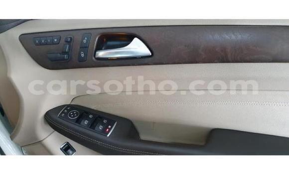 Sayi Na hannu Mercedes-Benz M-klasse AMG White Mota in Maseru a Maseru Sayi Na hannu Mercedes-Benz M-klasse AMG White Mota in Maseru a Maseru