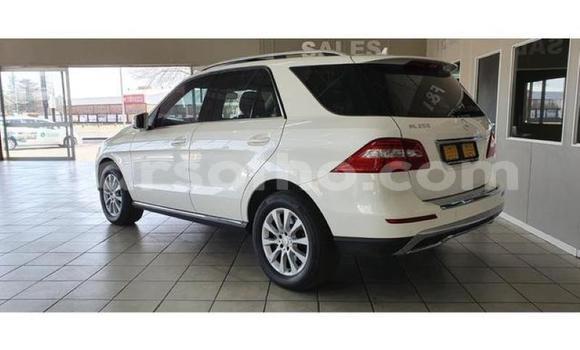 Sayi Na hannu Mercedes-Benz M-klasse AMG White Mota in Maseru a Maseru Sayi Na hannu Mercedes-Benz M-klasse AMG White Mota in Maseru a Maseru