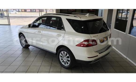 Sayi Na hannu Mercedes-Benz M-klasse AMG White Mota in Maseru a Maseru Sayi Na hannu Mercedes-Benz M-klasse AMG White Mota in Maseru a Maseru