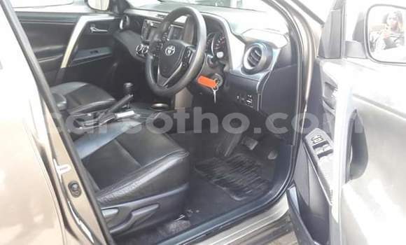 Acheter Occasion Voiture Toyota RAV4 Marron à Maputsoa, Leribe Acheter Occasion Voiture Toyota RAV4 Marron à Maputsoa, Leribe