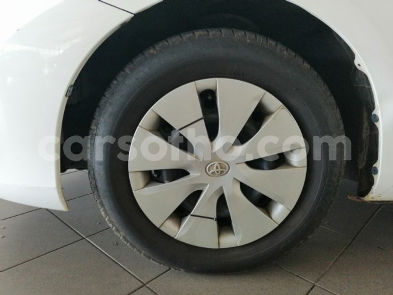 Big with watermark 2013 toyota auris 5