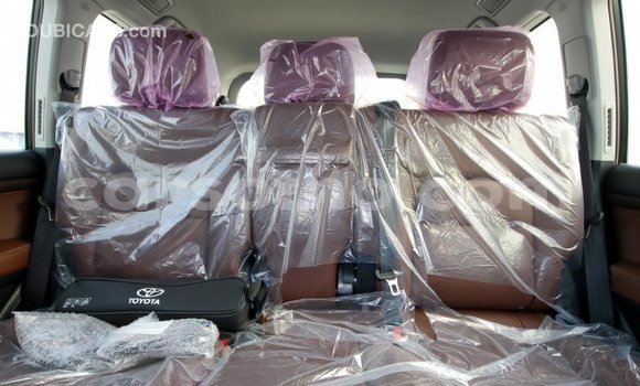 Acheter Import Voiture Toyota Land Cruiser Noir à Import - Dubai, Maseru Acheter Import Voiture Toyota Land Cruiser Noir à Import - Dubai, Maseru