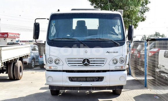 Acheter Import Voiture Mercedes-Benz 190 Blanc à Import - Dubai, Maseru Acheter Import Voiture Mercedes-Benz 190 Blanc à Import - Dubai, Maseru