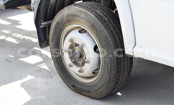 Acheter Import Voiture Mercedes-Benz 190 Blanc à Import - Dubai, Maseru Acheter Import Voiture Mercedes-Benz 190 Blanc à Import - Dubai, Maseru