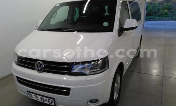 Buy Used Volkswagen Caravelle White Car in Mafeteng in Mafeteng Buy Used Volkswagen Caravelle White Car in Mafeteng in Mafeteng