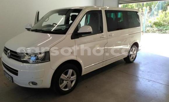 Buy Used Volkswagen Caravelle White Car in Mafeteng in Mafeteng Buy Used Volkswagen Caravelle White Car in Mafeteng in Mafeteng