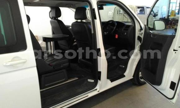 Buy Used Volkswagen Caravelle White Car in Mafeteng in Mafeteng Buy Used Volkswagen Caravelle White Car in Mafeteng in Mafeteng
