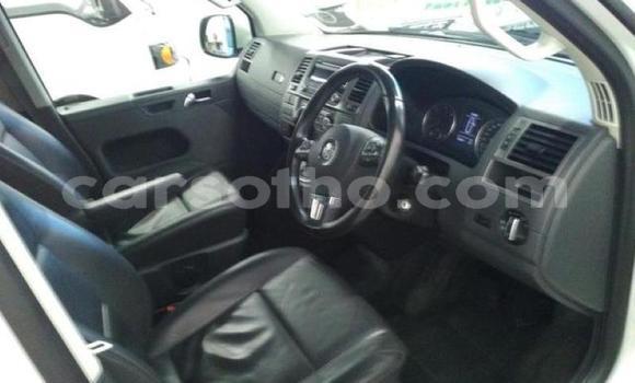 Buy Used Volkswagen Caravelle White Car in Mafeteng in Mafeteng Buy Used Volkswagen Caravelle White Car in Mafeteng in Mafeteng