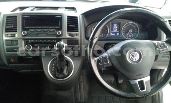 Buy Used Volkswagen Caravelle White Car in Mafeteng in Mafeteng Buy Used Volkswagen Caravelle White Car in Mafeteng in Mafeteng