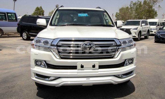 Acheter Neuf Voiture Toyota Land Cruiser Blanc à Butha–Buthe, Thaba-Tseka Acheter Neuf Voiture Toyota Land Cruiser Blanc à Butha–Buthe, Thaba-Tseka