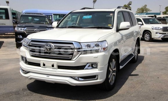Acheter Neuf Voiture Toyota Land Cruiser Blanc à Butha–Buthe, Thaba-Tseka Acheter Neuf Voiture Toyota Land Cruiser Blanc à Butha–Buthe, Thaba-Tseka