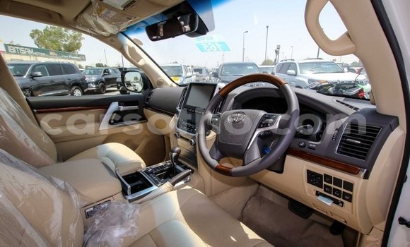 Acheter Neuf Voiture Toyota Land Cruiser Blanc à Butha–Buthe, Thaba-Tseka Acheter Neuf Voiture Toyota Land Cruiser Blanc à Butha–Buthe, Thaba-Tseka