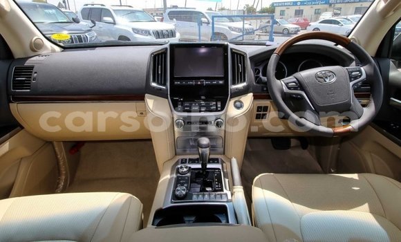 Acheter Neuf Voiture Toyota Land Cruiser Blanc à Butha–Buthe, Thaba-Tseka Acheter Neuf Voiture Toyota Land Cruiser Blanc à Butha–Buthe, Thaba-Tseka