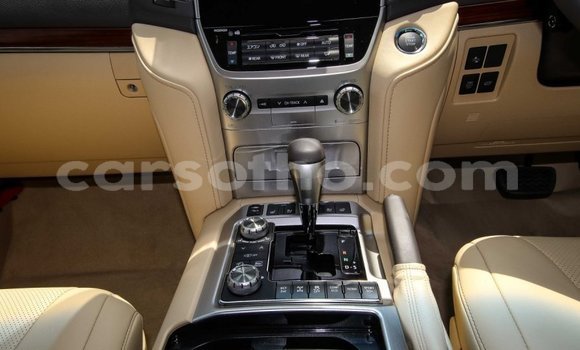 Acheter Neuf Voiture Toyota Land Cruiser Blanc à Butha–Buthe, Thaba-Tseka Acheter Neuf Voiture Toyota Land Cruiser Blanc à Butha–Buthe, Thaba-Tseka