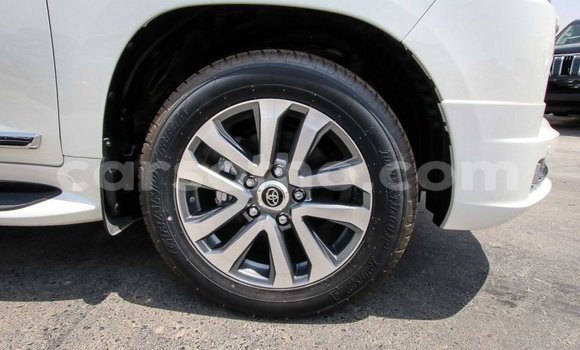 Acheter Neuf Voiture Toyota Land Cruiser Blanc à Butha–Buthe, Thaba-Tseka Acheter Neuf Voiture Toyota Land Cruiser Blanc à Butha–Buthe, Thaba-Tseka