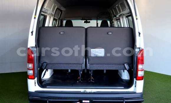 Acheter Occasion Voiture Toyota Hiace Blanc à Maputsoa, Leribe Acheter Occasion Voiture Toyota Hiace Blanc à Maputsoa, Leribe