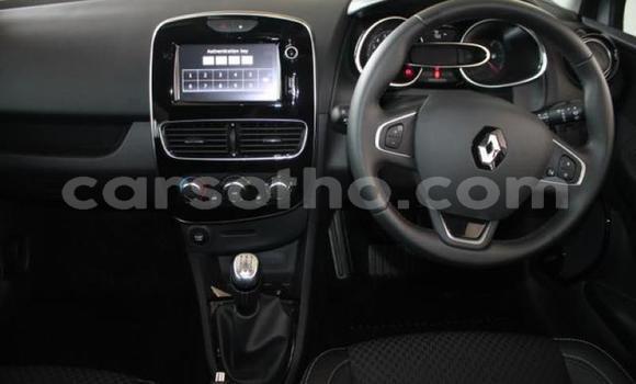 Sayi Na hannu Renault Clio Silver Mota in Maputsoa a Leribe Sayi Na hannu Renault Clio Silver Mota in Maputsoa a Leribe