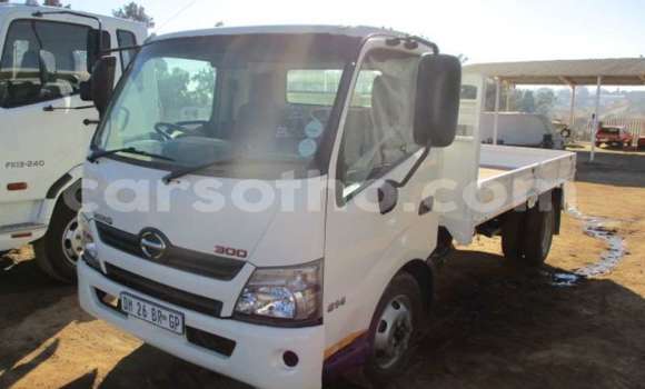 اشتري مستعمل Hino 300 Series White شاحنة في Mohale's Hoek في Mohale's Hoek اشتري مستعمل Hino 300 Series White شاحنة في Mohale's Hoek في Mohale's Hoek