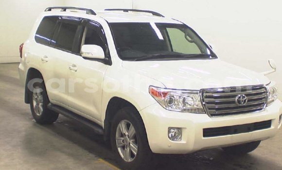 Acheter Import Voiture Toyota Land Cruiser Blanc à Import - Dubai, Maseru Acheter Import Voiture Toyota Land Cruiser Blanc à Import - Dubai, Maseru