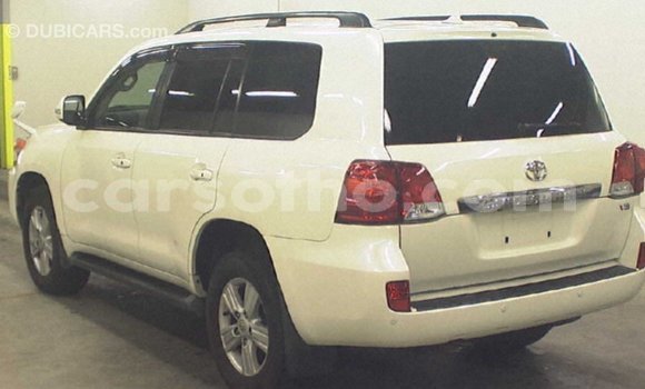 Acheter Import Voiture Toyota Land Cruiser Blanc à Import - Dubai, Maseru Acheter Import Voiture Toyota Land Cruiser Blanc à Import - Dubai, Maseru