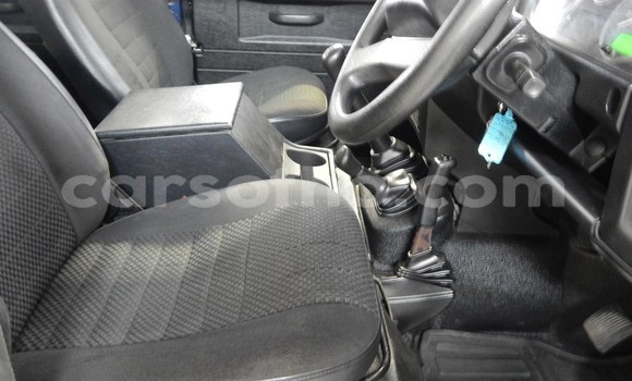 Acheter Occasion Voiture Land Rover Defender Bleu à Maseru, Maseru Acheter Occasion Voiture Land Rover Defender Bleu à Maseru, Maseru