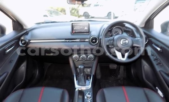 Sayi Na hannu Mazda Mazda 2 White Mota in Hlotse a Leribe