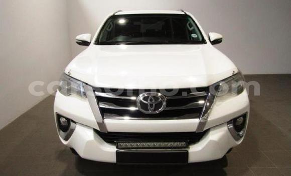 Acheter Occasion Voiture Toyota Fortuner Blanc à Maseru, Maseru Acheter Occasion Voiture Toyota Fortuner Blanc à Maseru, Maseru