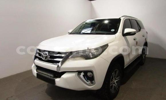 Acheter Occasion Voiture Toyota Fortuner Blanc à Maseru, Maseru Acheter Occasion Voiture Toyota Fortuner Blanc à Maseru, Maseru