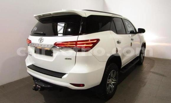 Acheter Occasion Voiture Toyota Fortuner Blanc à Maseru, Maseru Acheter Occasion Voiture Toyota Fortuner Blanc à Maseru, Maseru