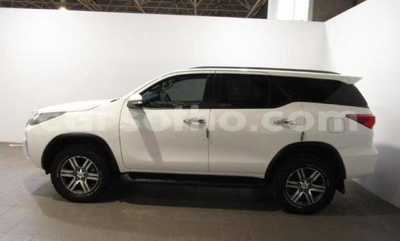 Acheter Occasion Voiture Toyota Fortuner Blanc à Maseru, Maseru Acheter Occasion Voiture Toyota Fortuner Blanc à Maseru, Maseru