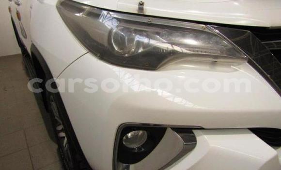 Acheter Occasion Voiture Toyota Fortuner Blanc à Maseru, Maseru Acheter Occasion Voiture Toyota Fortuner Blanc à Maseru, Maseru