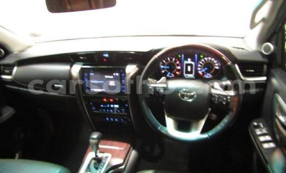 Acheter Occasion Voiture Toyota Fortuner Blanc à Maseru, Maseru Acheter Occasion Voiture Toyota Fortuner Blanc à Maseru, Maseru