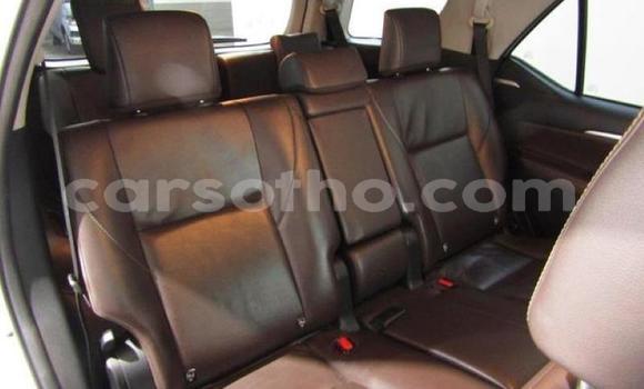 Acheter Occasion Voiture Toyota Fortuner Blanc à Maseru, Maseru Acheter Occasion Voiture Toyota Fortuner Blanc à Maseru, Maseru