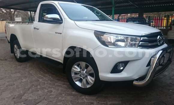 Sayi Na hannu Toyota Hilux White Mota in Maseru a Maseru Sayi Na hannu Toyota Hilux White Mota in Maseru a Maseru
