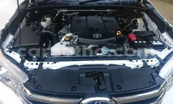 Sayi Na hannu Toyota Hilux White Mota in Maseru a Maseru Sayi Na hannu Toyota Hilux White Mota in Maseru a Maseru