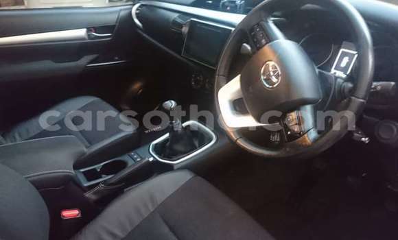 Sayi Na hannu Toyota Hilux White Mota in Maseru a Maseru Sayi Na hannu Toyota Hilux White Mota in Maseru a Maseru